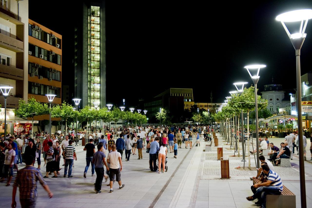 Boulevard Prishtina Enes Pristina Exterior foto